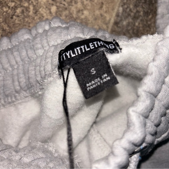 NWT Prettylittlething Petite wide leg joggers with bow details - Picture 3 of 7